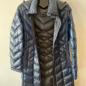 Blue Andrew Marc packable premium Lightweight down knee length coat